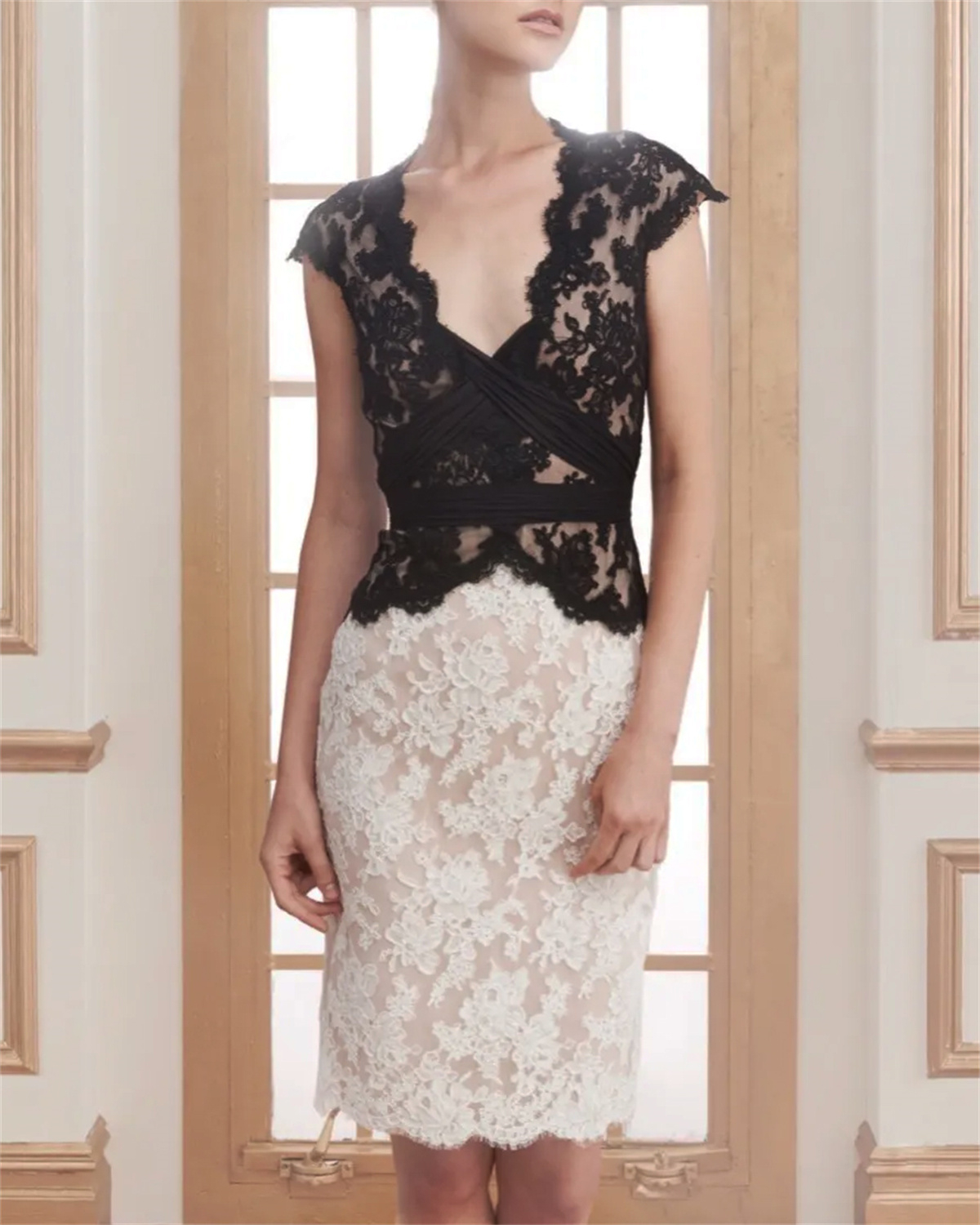 Women's V-neck Short-sleeved Lace Dress